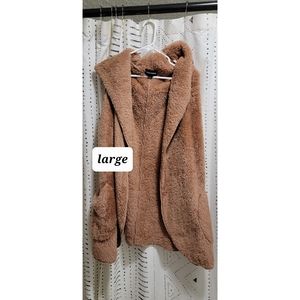 Hooded vest with pockets